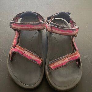 Kids teva sandals in good condition.